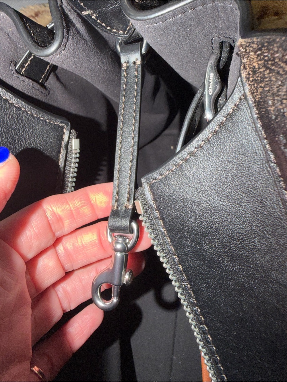 ✨ Coach Empire Carryall 40 in Loved Leather ✨ - Picture 6 of 10